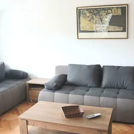 Max Apartment