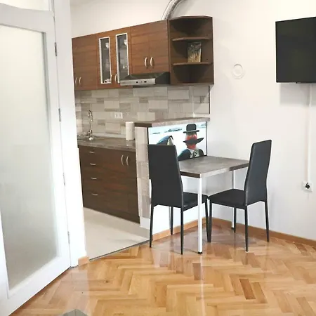 Max Apartment