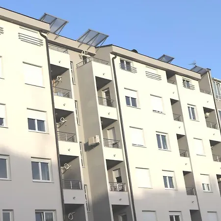 Max Apartment *