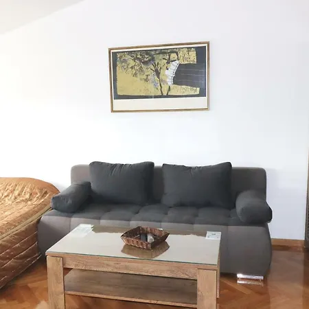 Max Apartment *